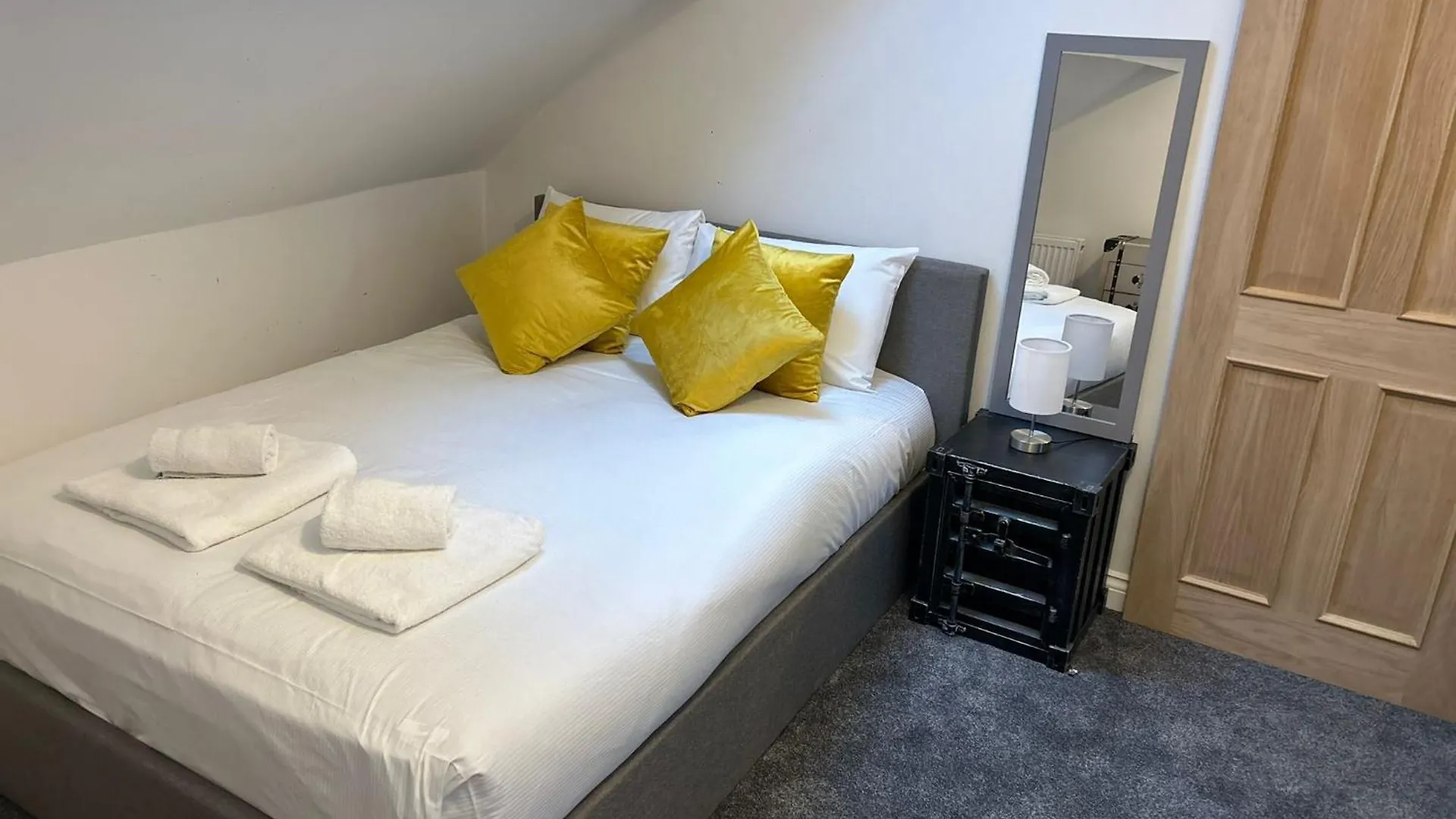 Luxury 2 Bed Apartment With City Wall Views Йорк Великобритания